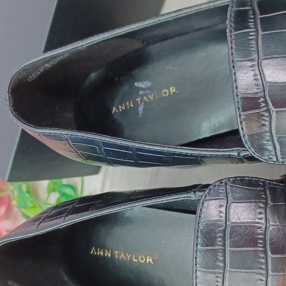 Ann Taylor Croc Embossed Leather Loafer NWOB - Picture 4 of 8